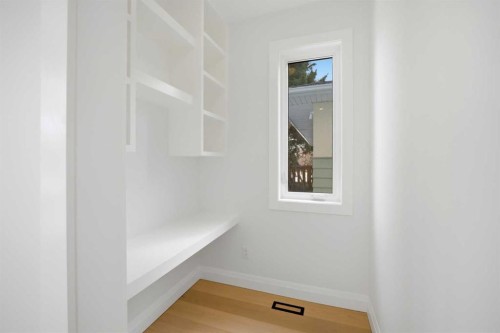 1529 18 Avenue Nw, Calgary, AB - Indoor Photo Showing Other Room