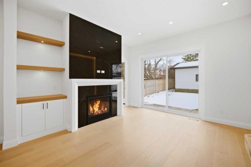 1529 18 Avenue Nw, Calgary, AB - Indoor With Fireplace