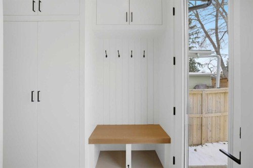 1529 18 Avenue Nw, Calgary, AB - Indoor Photo Showing Other Room