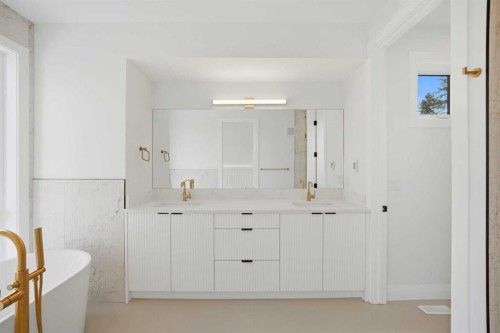 1529 18 Avenue Nw, Calgary, AB - Indoor