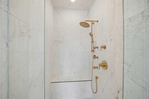 1529 18 Avenue Nw, Calgary, AB - Indoor Photo Showing Bathroom