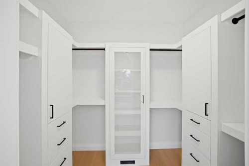 1529 18 Avenue Nw, Calgary, AB - Indoor Photo Showing Other Room