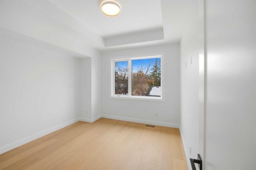 1529 18 Avenue Nw, Calgary, AB - Indoor Photo Showing Other Room