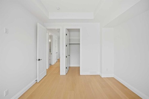 1529 18 Avenue Nw, Calgary, AB - Indoor Photo Showing Other Room