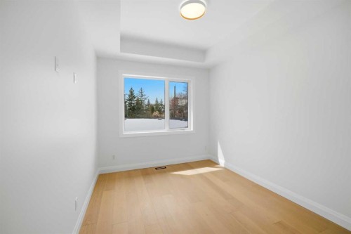 1529 18 Avenue Nw, Calgary, AB - Indoor Photo Showing Other Room