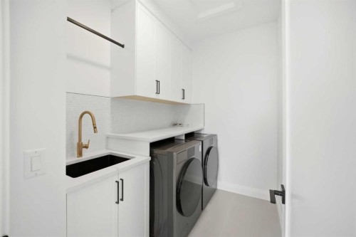 1529 18 Avenue Nw, Calgary, AB - Indoor Photo Showing Laundry Room