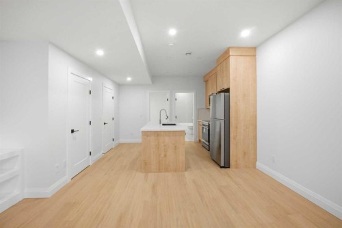 1529 18 Avenue Nw, Calgary, AB - Indoor Photo Showing Other Room