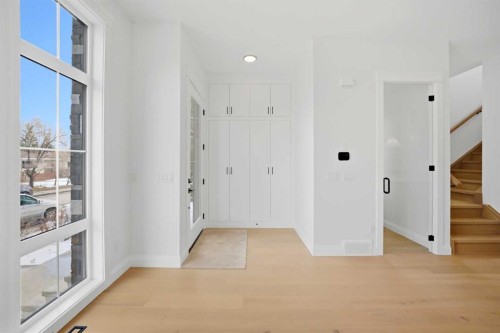 1529 18 Avenue Nw, Calgary, AB - Indoor Photo Showing Other Room