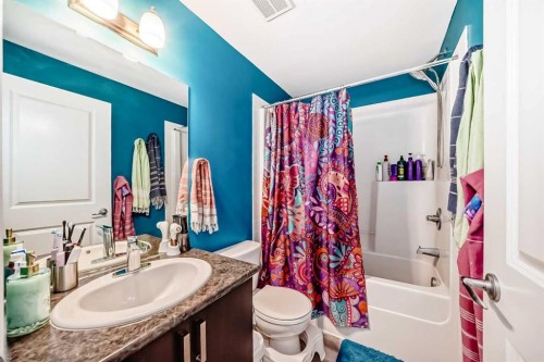 101-117 Copperpond Common Se, Calgary, AB - Indoor Photo Showing Bathroom