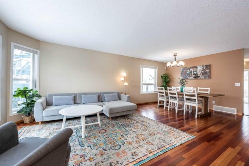 35 Somervale Place Sw, Calgary, AB - Indoor Photo Showing Living Room