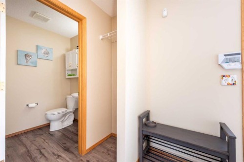 35 Somervale Place Sw, Calgary, AB - Indoor Photo Showing Bathroom