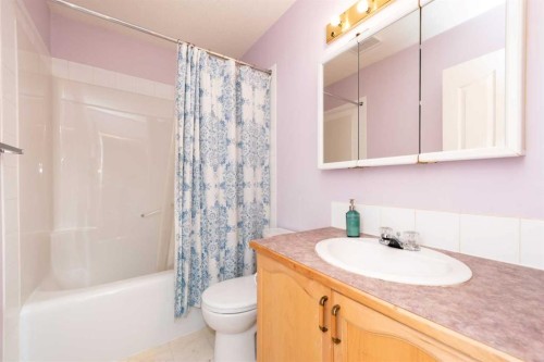 35 Somervale Place Sw, Calgary, AB - Indoor Photo Showing Bathroom