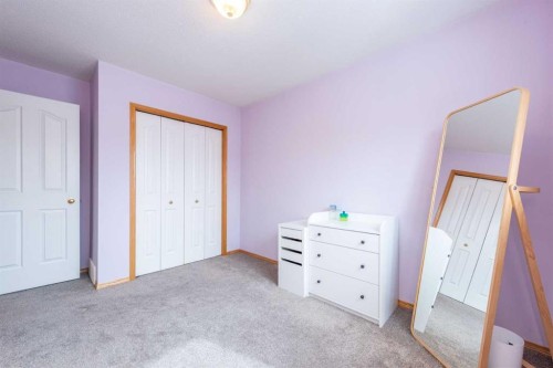 35 Somervale Place Sw, Calgary, AB - Indoor Photo Showing Bedroom