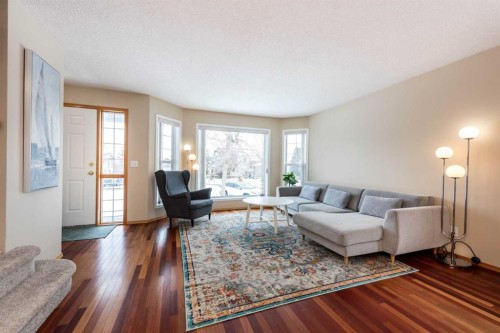 35 Somervale Place Sw, Calgary, AB - Indoor Photo Showing Living Room