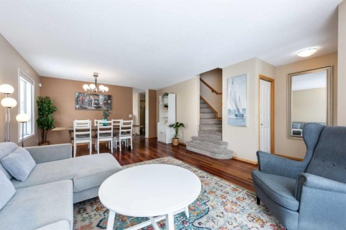 35 Somervale Place Sw, Calgary, AB - Indoor Photo Showing Living Room