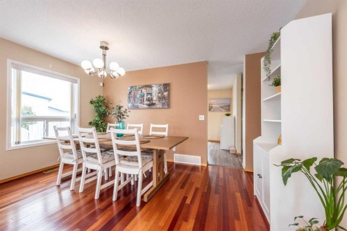 35 Somervale Place Sw, Calgary, AB - Indoor Photo Showing Dining Room