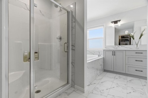 54 Belmont Manor Sw, Calgary, AB - Indoor Photo Showing Bathroom