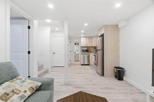 54 Belmont Manor Sw, Calgary, AB - Indoor