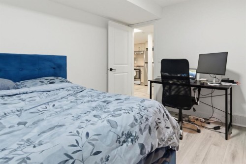 54 Belmont Manor Sw, Calgary, AB - Indoor Photo Showing Bedroom