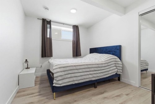 54 Belmont Manor Sw, Calgary, AB - Indoor Photo Showing Bedroom