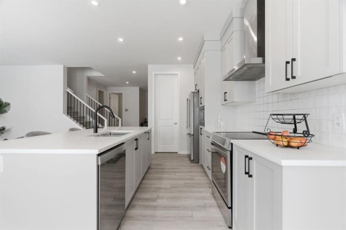 54 Belmont Manor Sw, Calgary, AB - Indoor Photo Showing Kitchen With Upgraded Kitchen