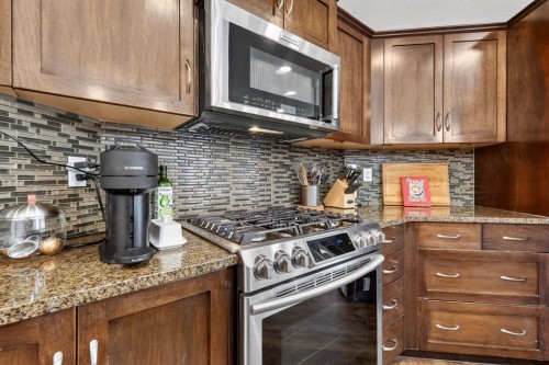 180 Walden Gate Se, Calgary, AB - Indoor Photo Showing Kitchen