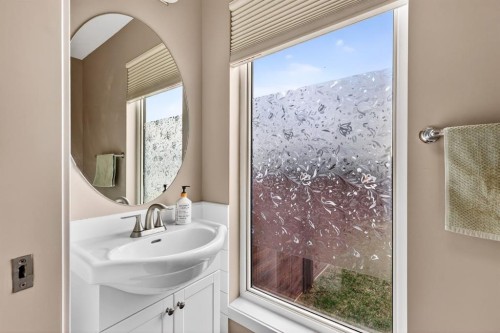 180 Walden Gate Se, Calgary, AB - Indoor Photo Showing Bathroom