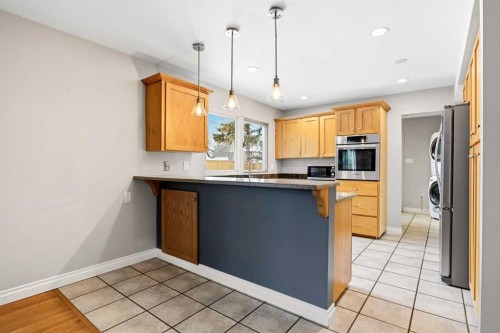 356 Willow Ridge Place Se, Calgary, AB - Indoor Photo Showing Kitchen