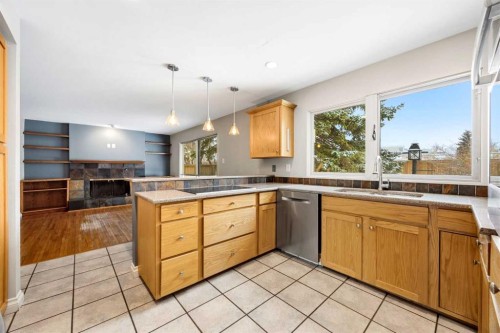356 Willow Ridge Place Se, Calgary, AB - Indoor Photo Showing Kitchen