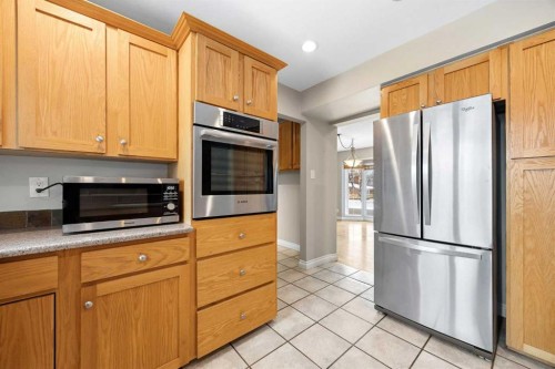 356 Willow Ridge Place Se, Calgary, AB - Indoor Photo Showing Kitchen