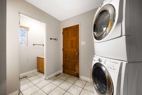 356 Willow Ridge Place Se, Calgary, AB - Indoor Photo Showing Laundry Room