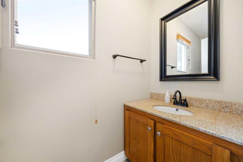 356 Willow Ridge Place Se, Calgary, AB - Indoor Photo Showing Bathroom