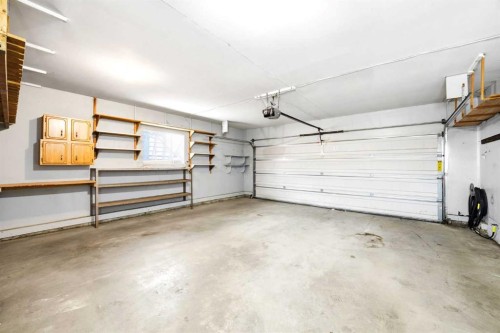 356 Willow Ridge Place Se, Calgary, AB - Indoor Photo Showing Garage