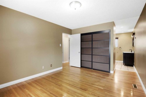 356 Willow Ridge Place Se, Calgary, AB - Indoor Photo Showing Other Room