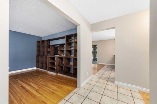 356 Willow Ridge Place Se, Calgary, AB - Indoor Photo Showing Other Room