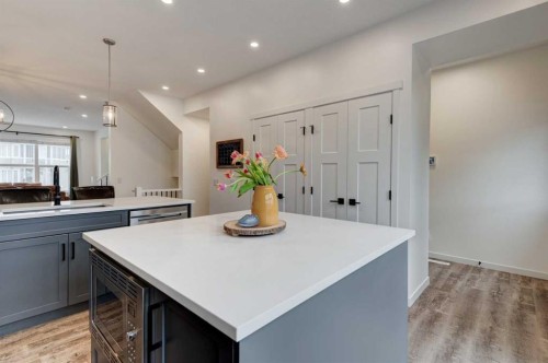 146 Magnolia Square Se, Calgary, AB - Indoor Photo Showing Kitchen