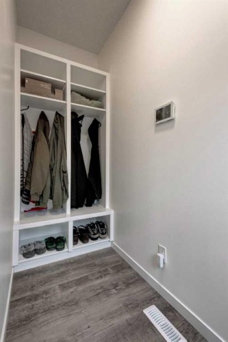 146 Magnolia Square Se, Calgary, AB - Indoor
