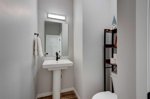 146 Magnolia Square Se, Calgary, AB - Indoor Photo Showing Bathroom