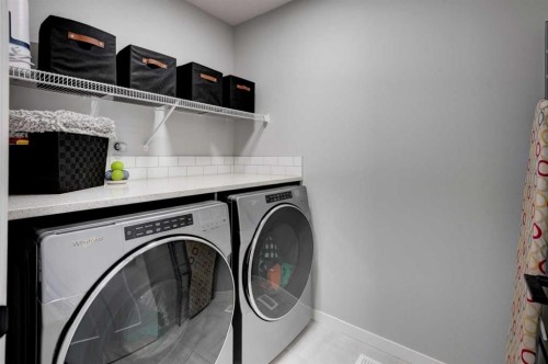 146 Magnolia Square Se, Calgary, AB - Indoor Photo Showing Laundry Room