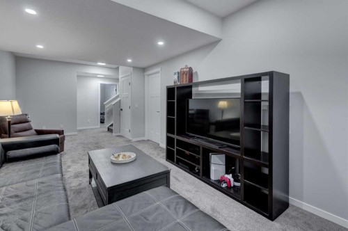 146 Magnolia Square Se, Calgary, AB - Indoor