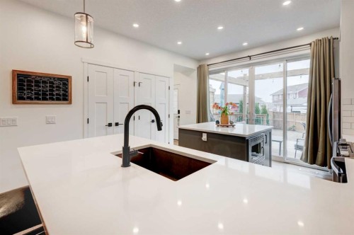146 Magnolia Square Se, Calgary, AB - Indoor Photo Showing Kitchen With Upgraded Kitchen