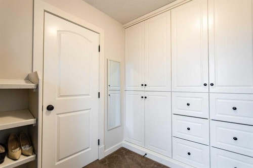 2028 25A Street Sw, Calgary, AB - Indoor Photo Showing Other Room