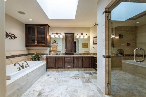 2028 25A Street Sw, Calgary, AB - Indoor Photo Showing Bathroom