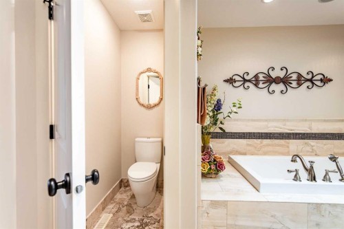 2028 25A Street Sw, Calgary, AB - Indoor Photo Showing Bathroom