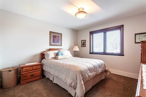 2028 25A Street Sw, Calgary, AB - Indoor Photo Showing Bedroom