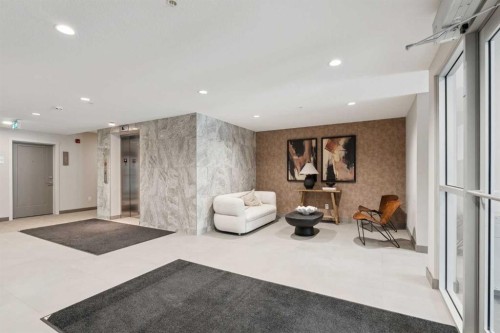 103-655 Shawnee Square Sw, Calgary, AB - Indoor Photo Showing Other Room
