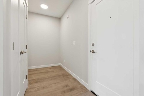 103-655 Shawnee Square Sw, Calgary, AB - Indoor Photo Showing Other Room
