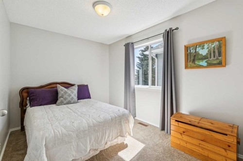 18519 Chaparral Manor Se, Calgary, AB - Indoor Photo Showing Bedroom