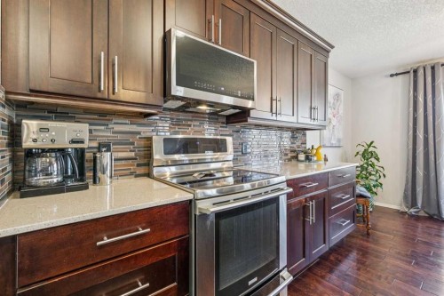 18519 Chaparral Manor Se, Calgary, AB - Indoor Photo Showing Kitchen