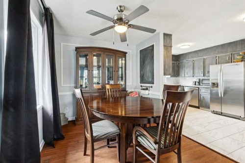13811 Deer Run Boulevard Se, Calgary, AB - Indoor Photo Showing Dining Room